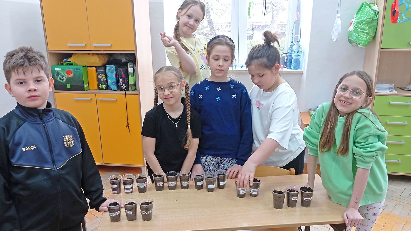 Mali przyrodnicy zakładają szkolną hodowlę roślin