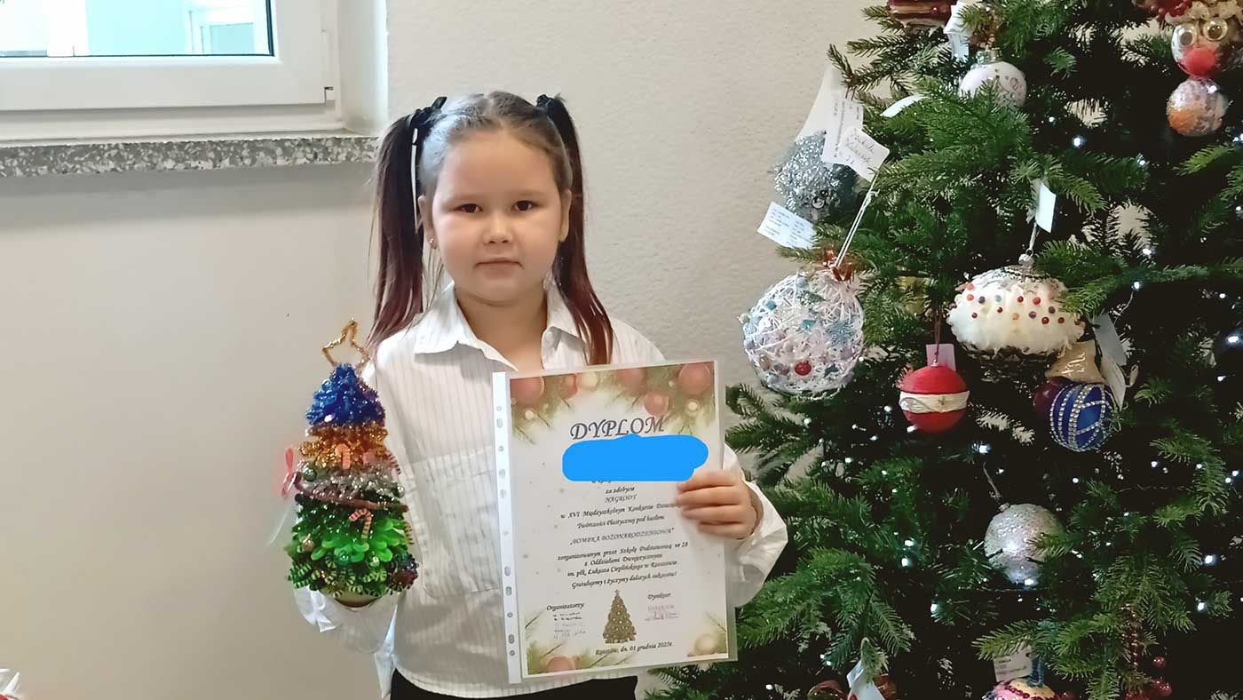 Zwycięstwo w Międzyszkolnym Konkursie Plastycznym „Bombka Bożonarodzeniowa”
