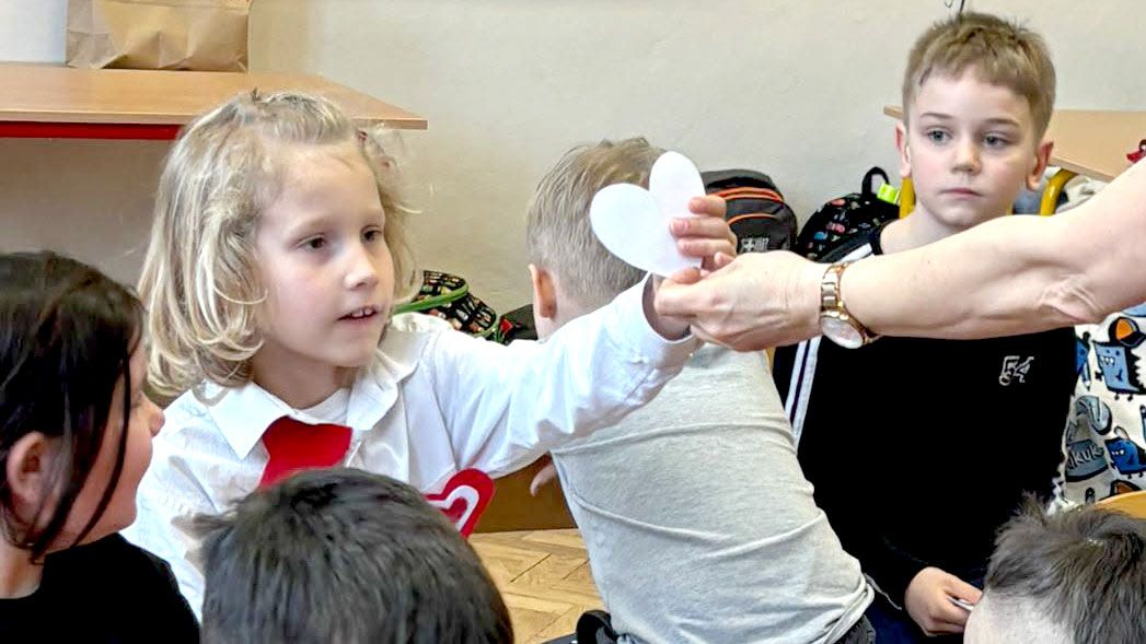 „Pierwszaki pierwszakom” – Walentynki pełne życzliwości
